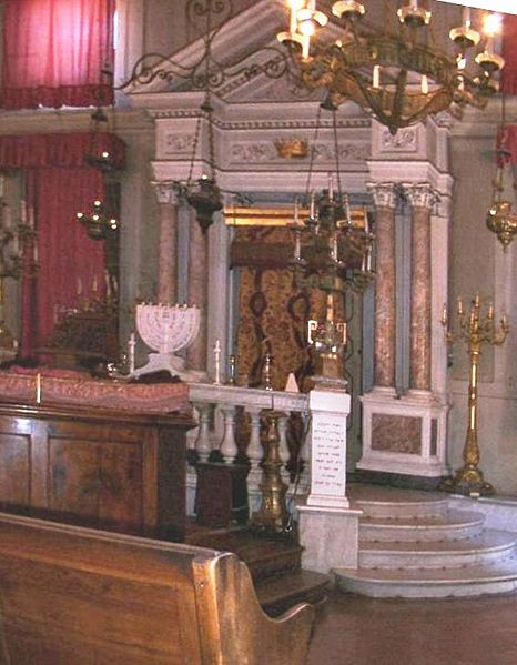 קובץ:Haaron hkodesh pisa.jpg