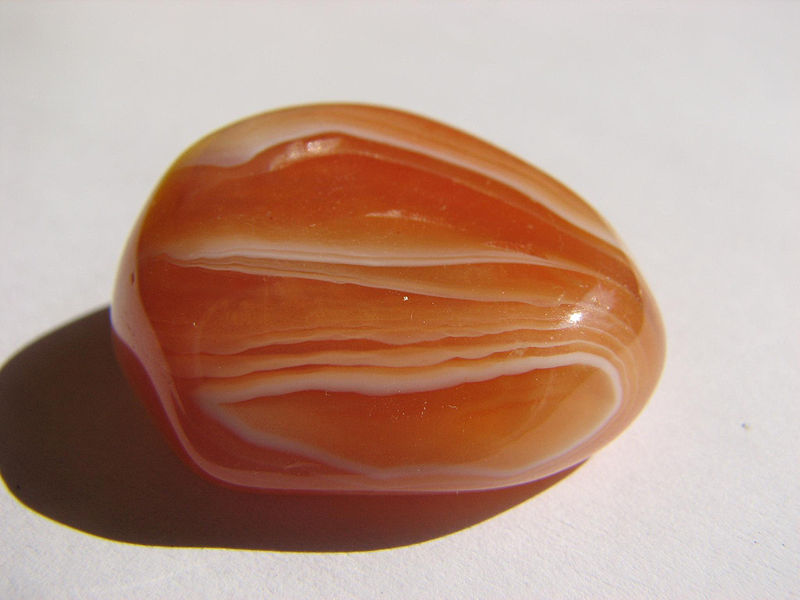 קובץ:Carnelian - tumble polished stone.jpg