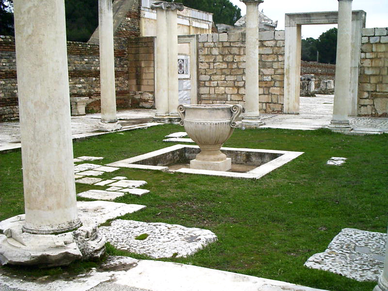 קובץ:SardisSynagogue1February2003 AtilimGunesBaydin.jpg