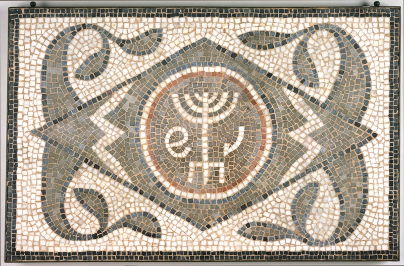 קובץ:MenorahLE.jpg